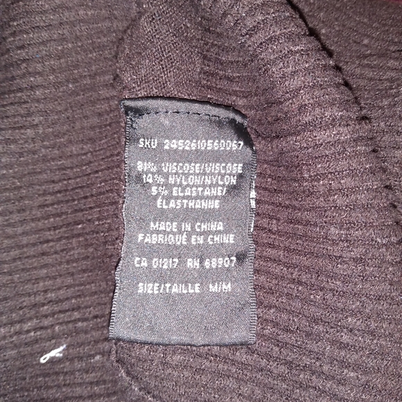 3/$15 Short sleeve turtle neck sweater - Picture 5 of 5